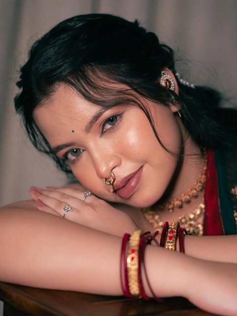 Pooja Salunkhe Makeover portfolio: soft makeup, traditional jewellery and a red and green sari